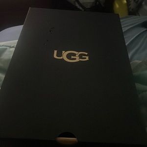 New wear it. Only tried on! To small. Cow print Ugg boots/shoes. Men’s size 11.